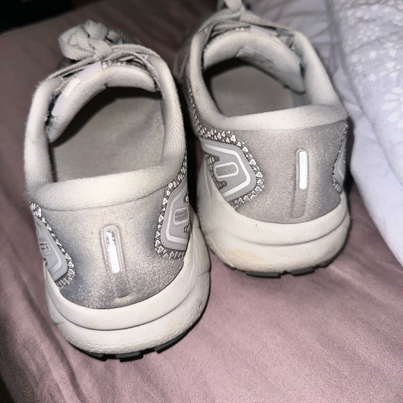 Brooks - Picture 4 of 5